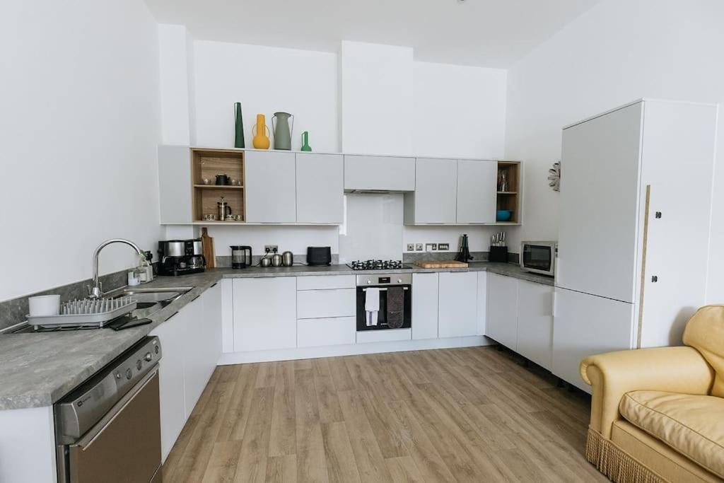 Bobbin Row - Grade 2 Listed Property With A Beautiful Design With Access To Leeds Leeds  Exterior photo