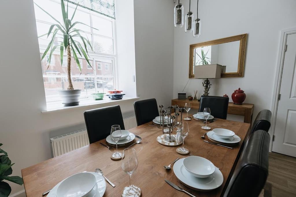 Bobbin Row - Grade 2 Listed Property With A Beautiful Design With Access To Leeds Leeds  Exterior photo